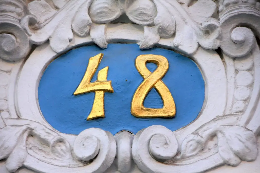 Engel nummer 48, som betyr åndelig, engleaktig, numerologi, drømmer, bibel, astrologi, åndelig mening.