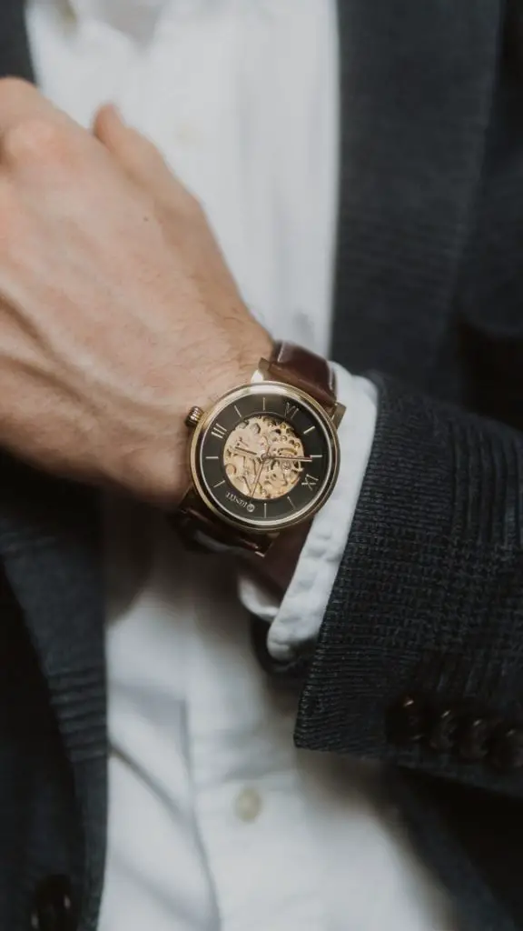Visați la un ceas de aur: cumpărarea unui ceas de aur, obținerea unui ceas de aur, un ceas de buzunar de aur, simbolizează Islamul