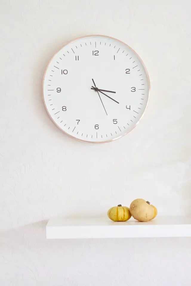 Onde colocar um relógio de parede: Na sala de estar, no quarto, na cozinha, na sala de jantar, no feng shui